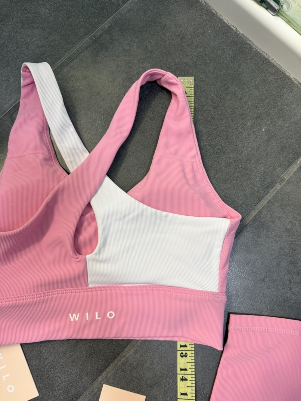 Wilo Women's Pink V Colorblock Active Leggings & Sports Bra Set - Picture 5 of 12